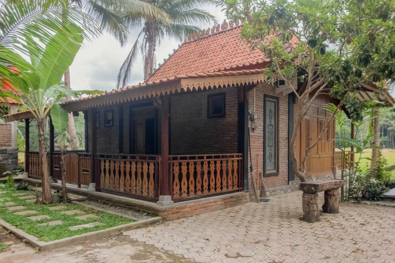 Hotel Batukaras Kalaras Exteriér fotografie